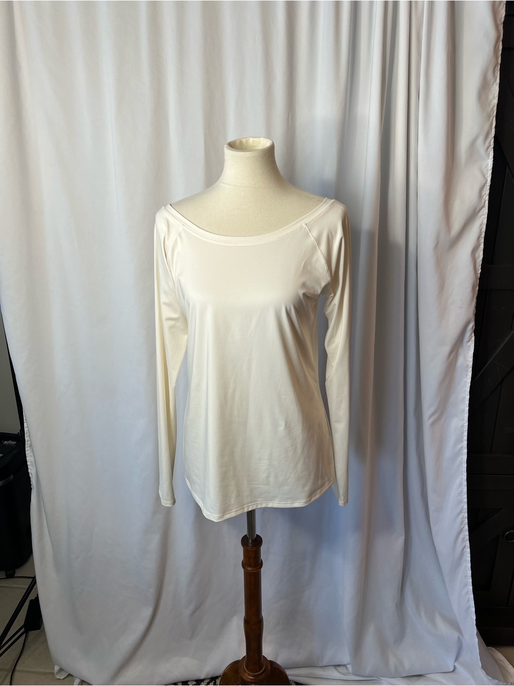CALIA by Carrie Underwood Elastic Back Long Sleeve Top – Size L (Egret) – NEW